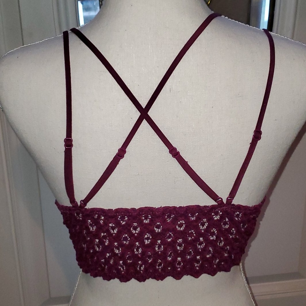 NWOT MEDIUM LACE BRALETTE - Picture 3 of 3